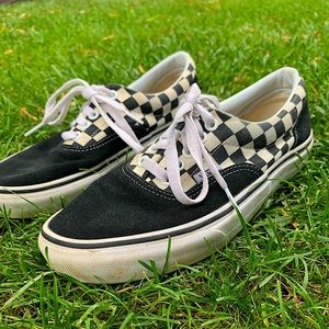 Checkerboard old school back and white vans
